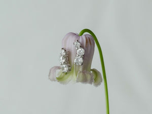 [Fluidity of Love]  Fluid diamond earrings (pair)