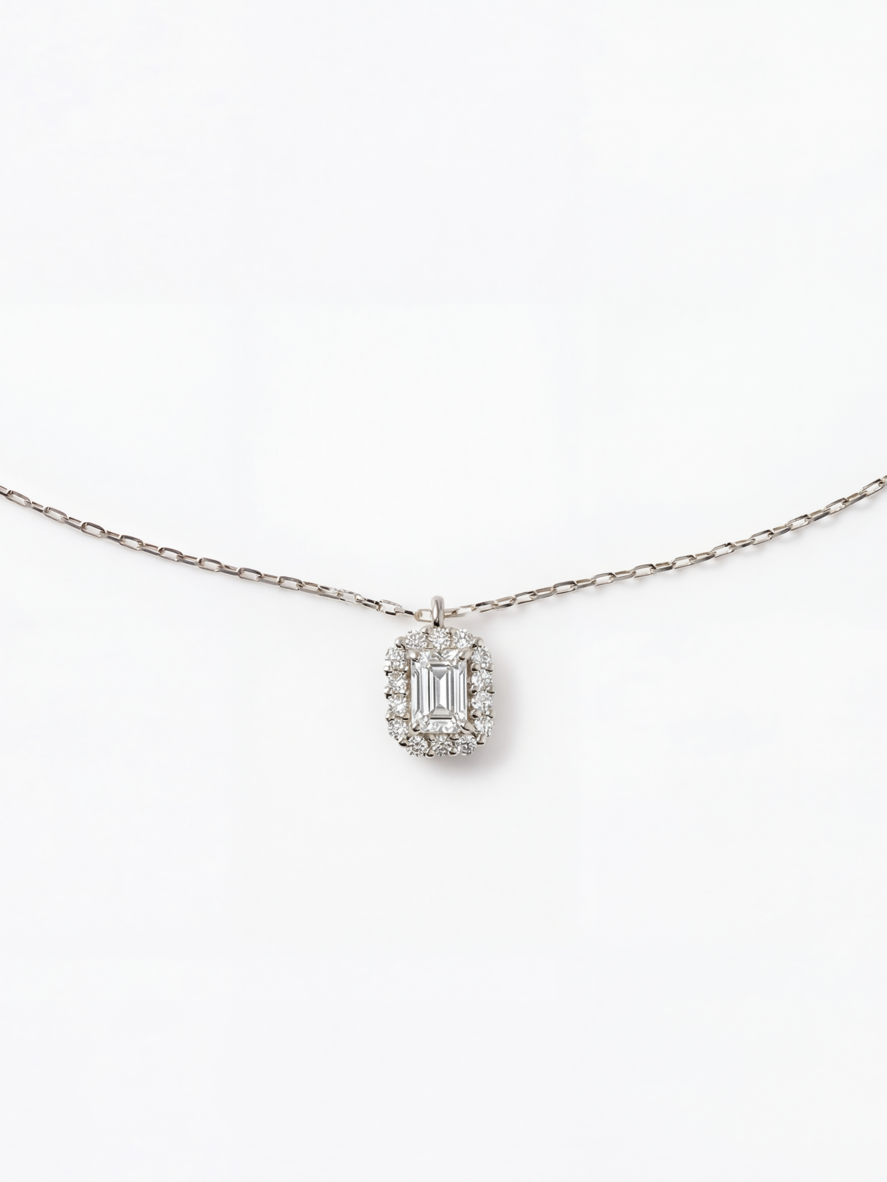 [Lumiere] Petit Halo necklace with Emerald Lab-grown Diamond