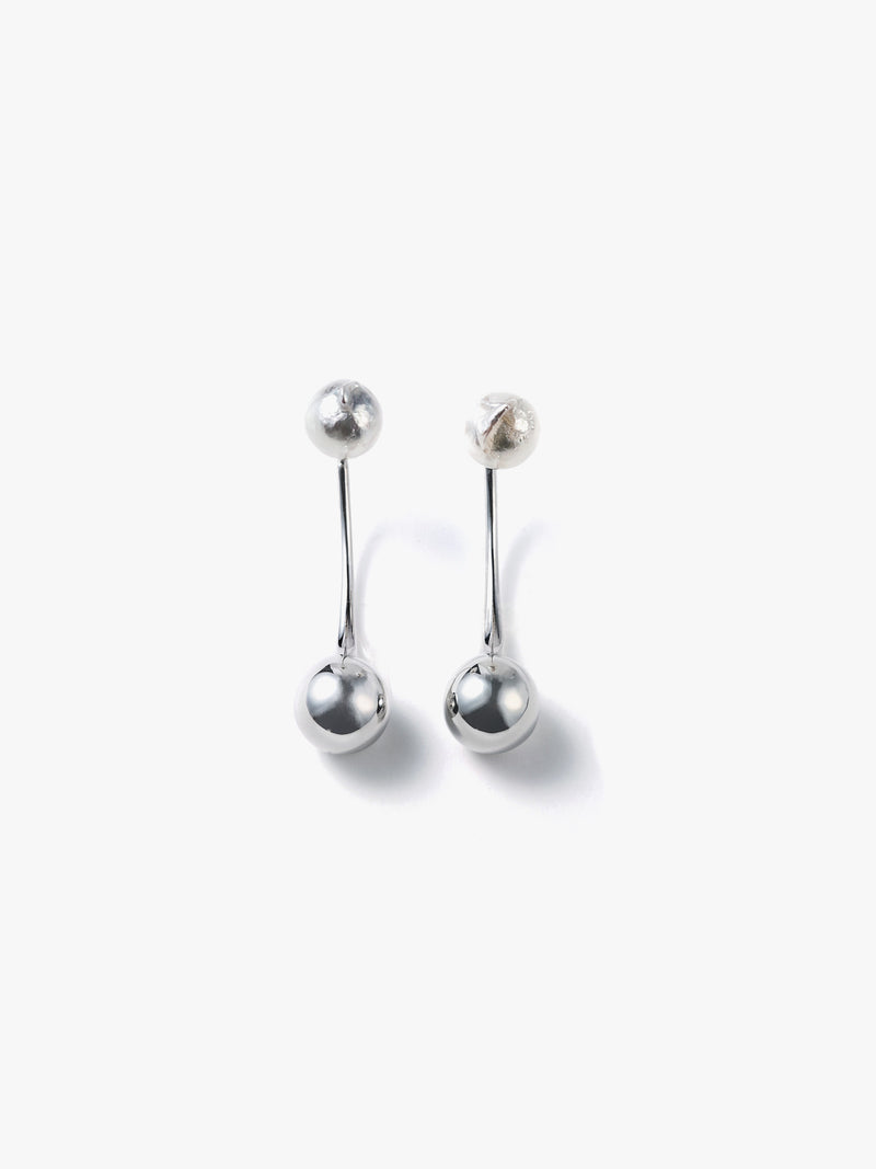 Reshine ball long earrings with Akoya (pair)の全体画像（都市鉱山由来の真円とアコヤ真珠のイヤリング）