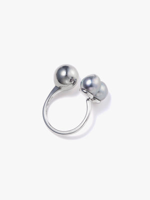  Reshine ball ring natural gray Akoyaの側面画像（都市鉱山由来の真円とアコヤ真珠のリング）