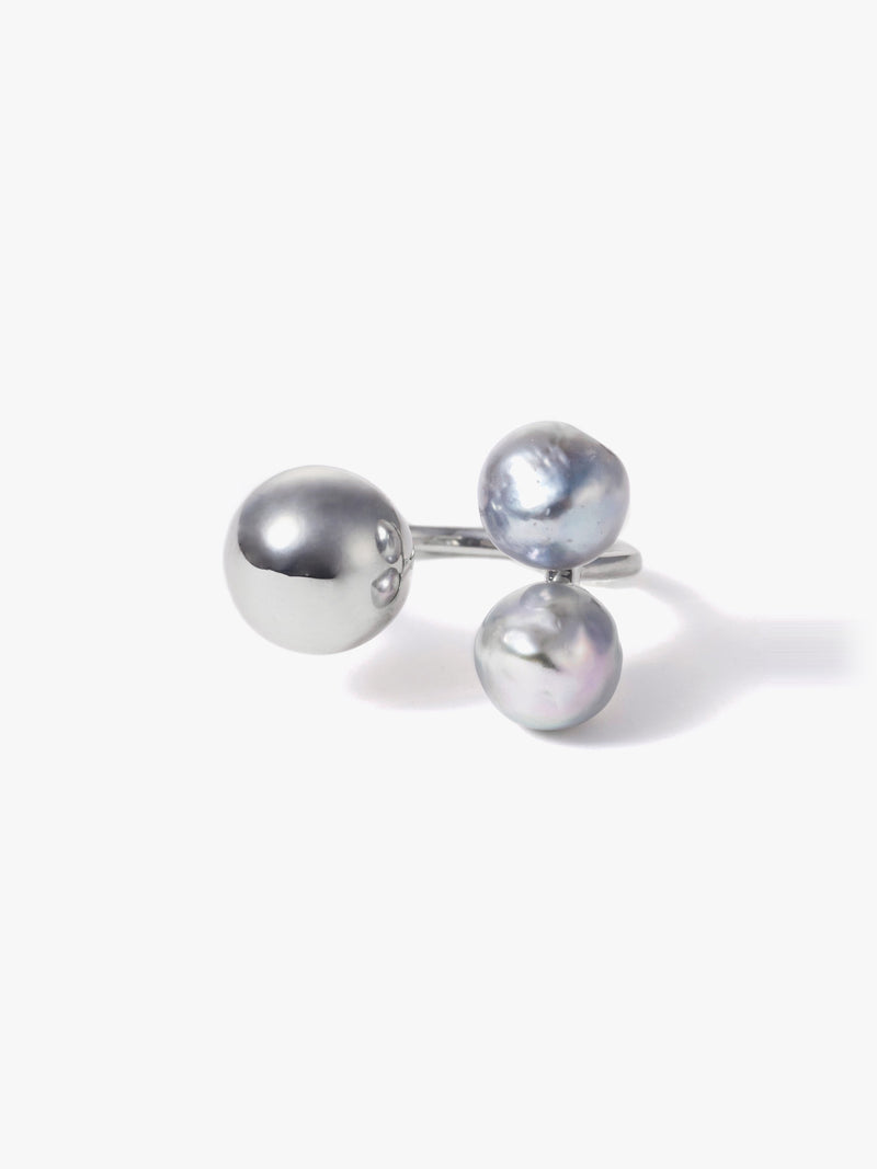  Reshine ball ring natural gray Akoyaの正面画像（都市鉱山由来の真円とアコヤ真珠のリング）