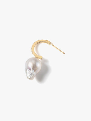 Akoya pearl diamond earrings (pair)の側面画像（ラボグロウンダイヤモンドとアコヤ真珠のイヤリング）