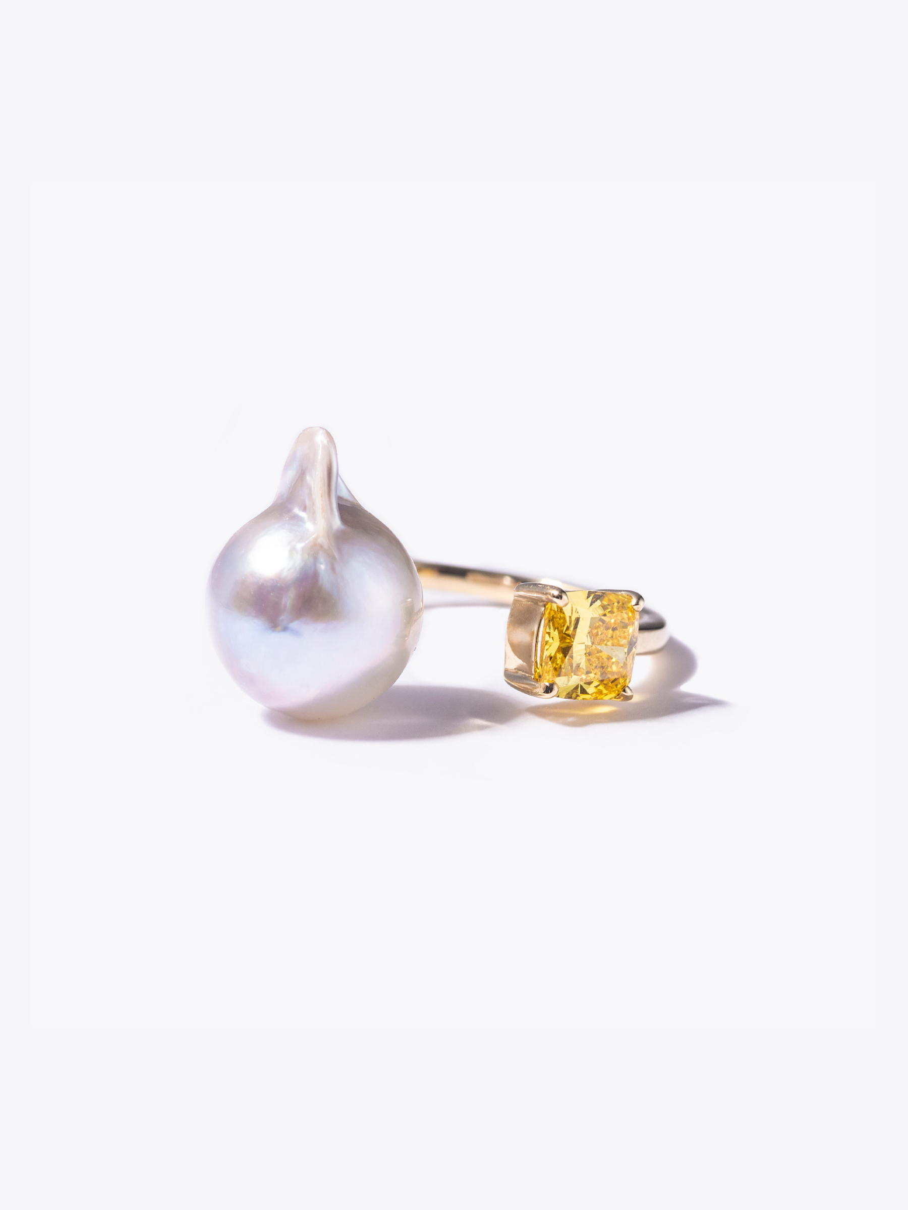 Yellow labgrowndiamond pearl ringの正面画像(イエローラボグロウンダイヤモンドとアコヤ真珠のリング)