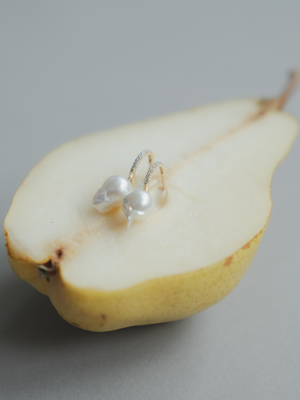 Akoya pearl diamond earrings (pair)の撮影画像（ラボグロウンダイヤモンドとアコヤ真珠のイヤリング）