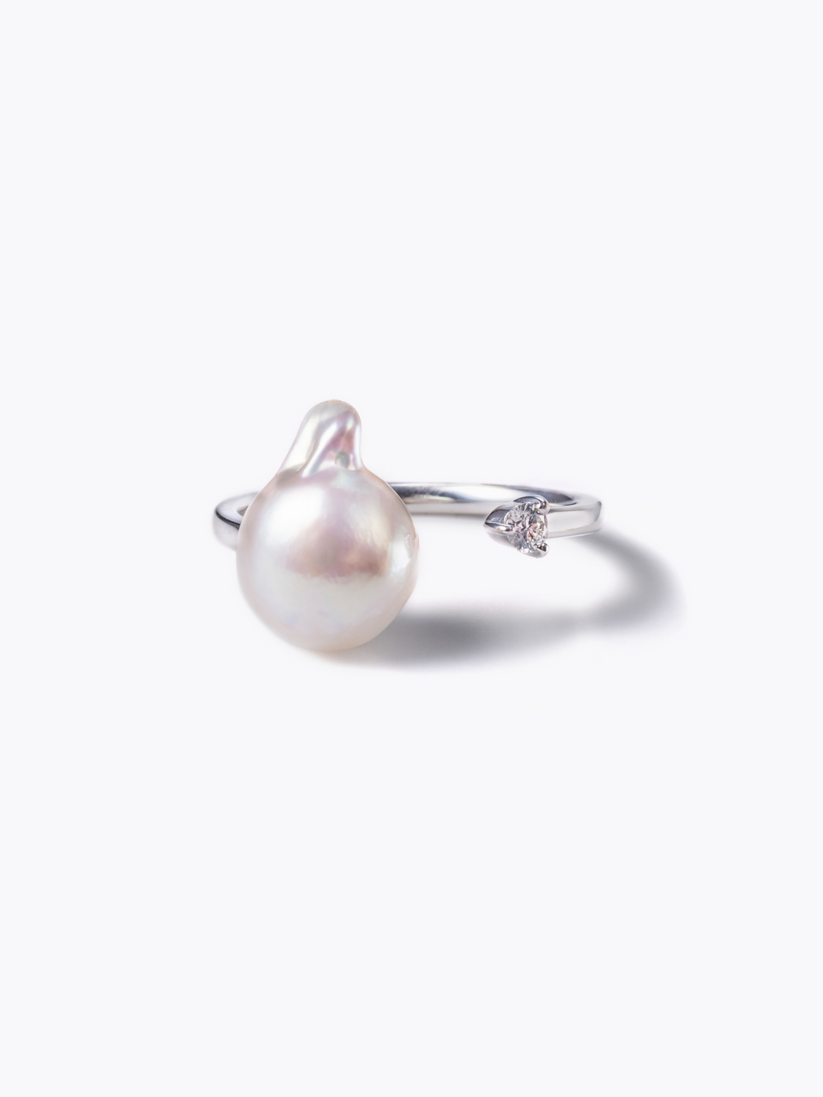  Akoya pearl ringの10KWG正面画像（アコヤ真珠とラボグロウンダイヤモンドのリング）