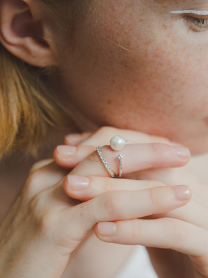 Akoya pearl ring モデル着用画像（アコヤ真珠とラボグロウンダイヤモンドのリング）